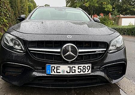 Mercedes-Benz E 63 AMG Mercedes-AMG E 63 4MATIC+ T Autom. ...