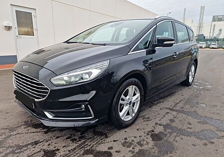 Ford S-Max Titanium