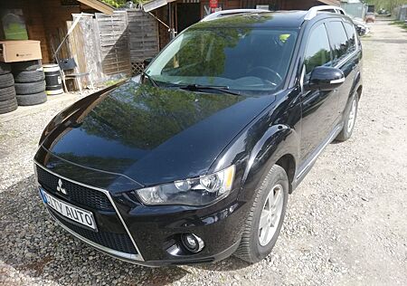 Mitsubishi Outlander Invite 4WD