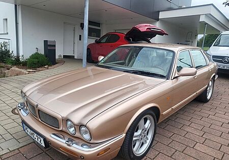 Jaguar XJR 4.0