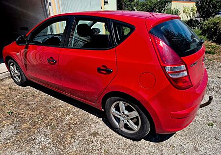 Hyundai i30 1.6 CRDi 66 kW Classic KLIMA AHK TÜV 02.2027