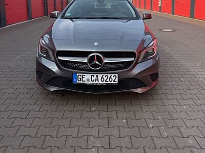 Mercedes-Benz CLA 180 -