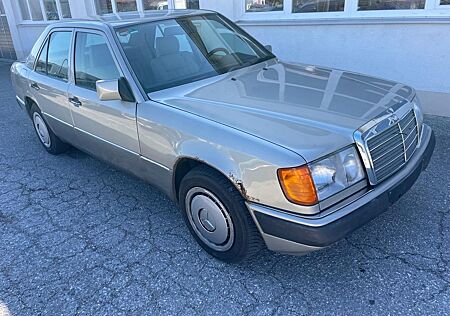 Mercedes-Benz E 230