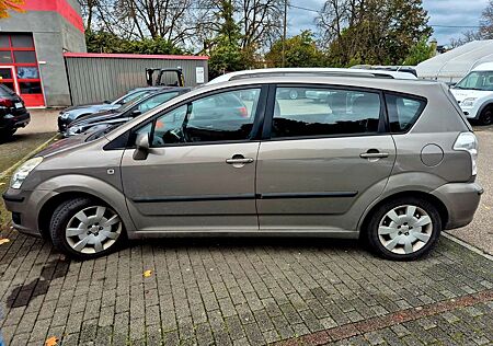 Toyota Corolla Verso 2.2-l-D-4D Executive 7SITZER