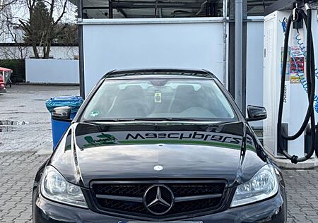 Mercedes-Benz 220 C220