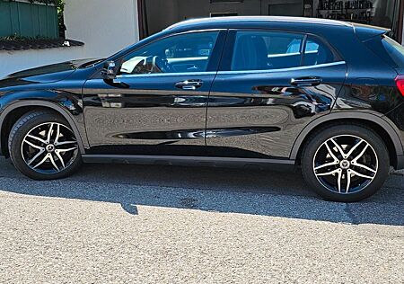 Mercedes-Benz GLA 250 /Standheiz. /360 Kamera/8-fach bereift