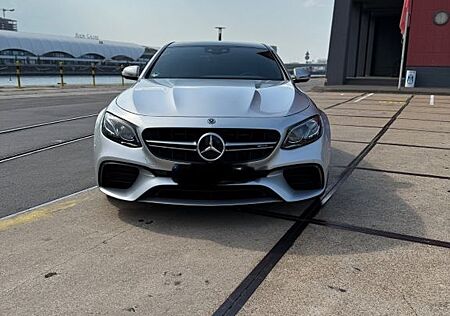 Mercedes-Benz E 63 AMG Mercedes-AMG E 63 4MATIC+ Autom. Me...