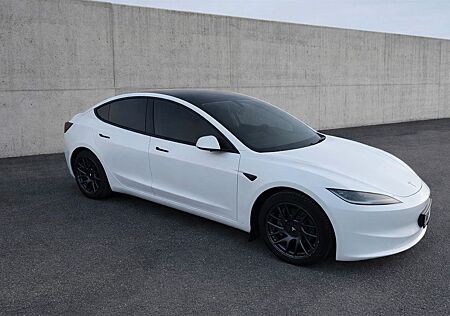 Tesla Model 3 Anhängerk. abnehmbar