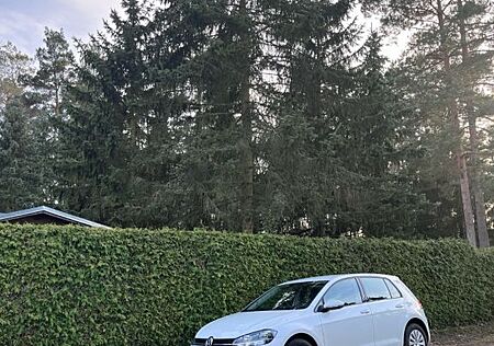 VW Golf Volkswagen 1.0 TSI Trendline KLIMA