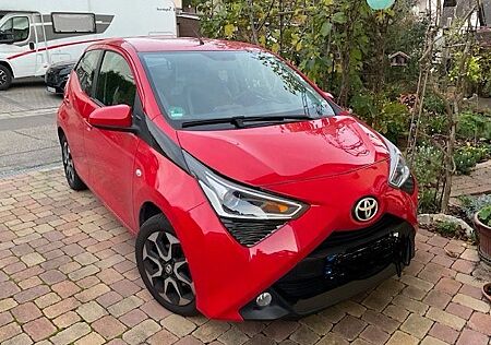 Toyota Aygo (X) gebraucht kaufen Toyota Aygo (X) Aygo (X) 1,0-l-VVT-i x-play club x-play club