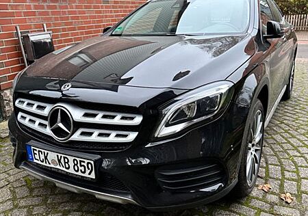 Mercedes-Benz GLA 250 4MATIC DCT -AMG Styling Offroad-Urbanpro