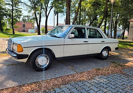 Mercedes-Benz 300 D - w123 - Automatik - Bj 1982