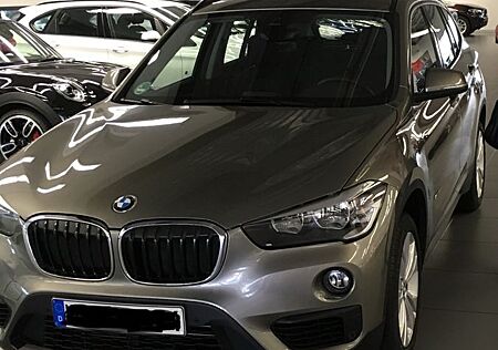 BMW X1 sDrive18d , Plat.silb. met. & Rückfahrkamera