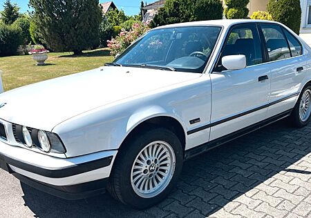 BMW 520i originaler E34 Facelift in Weiß - TÜV NEU