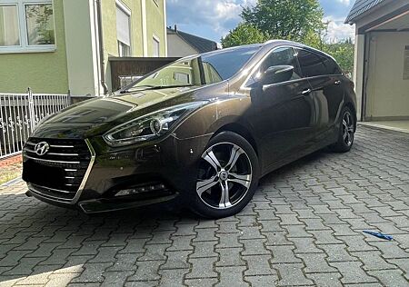 Hyundai i40 1.7 CRDi Aut. Premium - Vollausstattung
