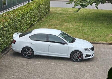 Skoda Octavia 2.0 TSI DSG 245 RS