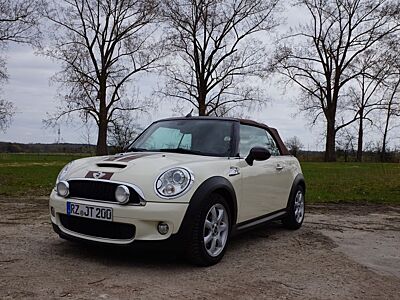 MINI Cooper S Cabrio *Akrapovic* *Harman Kardon*