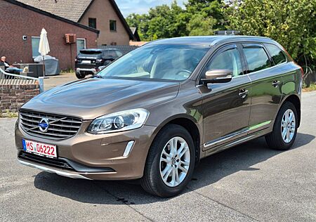 Volvo XC 60 XC60 D5 Summum AWD/P-Dach/Leder/Bi-Xenon/Standhe