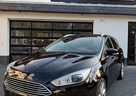 Ford Focus Turnier Titanium SHZ*LHZ*NAVI