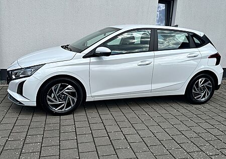 Hyundai i20 1.0 Comfort Club (Navi,16",Kam.,SH,5 J.Gar)