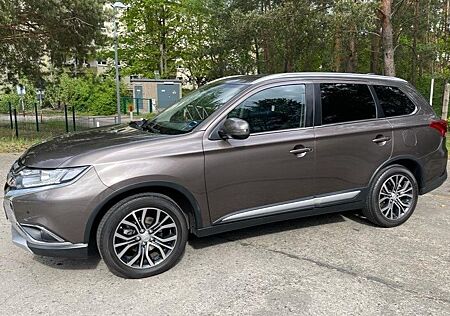 Mitsubishi Outlander 2.0 Benzin EZ 2017 Navi Klima u.v.m.