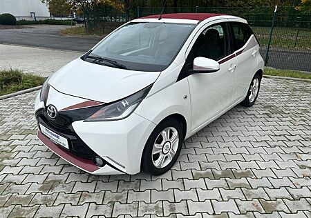 Toyota Aygo (X) Aygo -pose