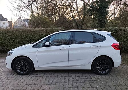 BMW 216d Active Tourer mit Anhängerkupplung + Reifen