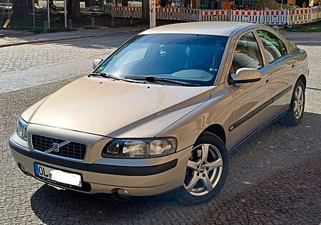 Volvo S60 2.4 -,,überragender Pflegezustand,,