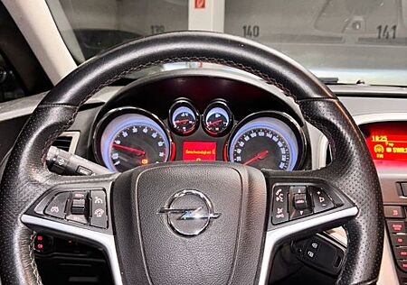 Opel Astra GTC 1.4 Turbo 103kW -