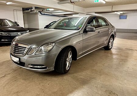 Mercedes-Benz E 300 4MATIC BlueEFFICIENCY ELEGANCE ELEGANCE