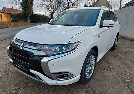 Mitsubishi Outlander PHEV Plus 4WD