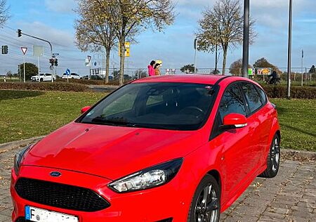 Ford Focus 1,0 EcoBoost 92kW ST-Line Red ST-Line Red