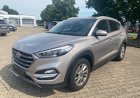 Hyundai Tucson blue Premium 2Wd 1 Hand Automatik Navi