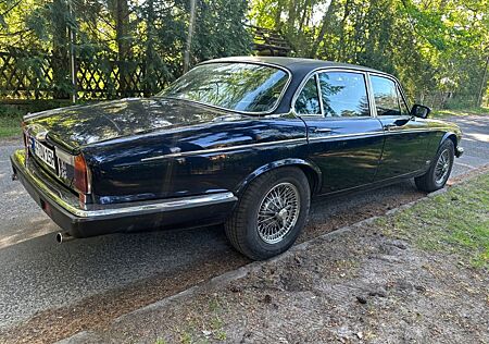 Jaguar XJ12