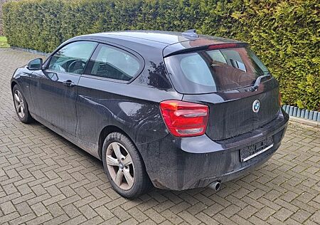 BMW 116i Navi Tempomat Bluetooth PDC Sitzheizung