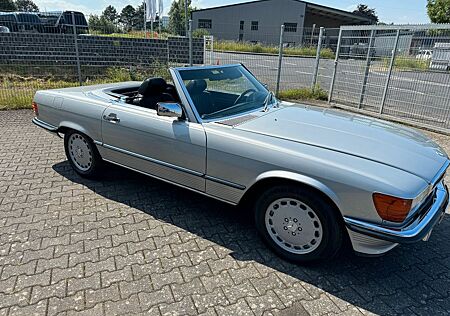 Mercedes-Benz SL 300 / 300 SL / R107