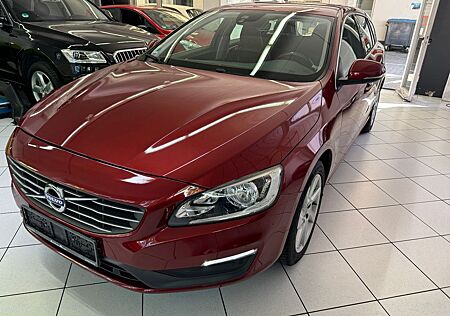 Volvo V60 Kombi Momentum *Navi*PDC*TüV 2026*