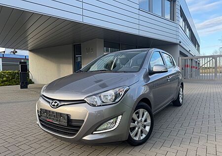Hyundai i20 1.2 NAVI FREISPRECHEINRICHTUNG WENIG KM