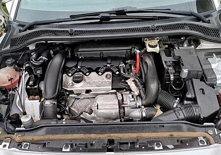 Peugeot RCZ 1.6 200 THP -