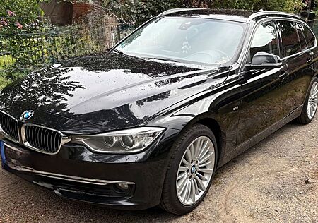 BMW 330d xDrive Touring Luxury Line Automat. Lux...
