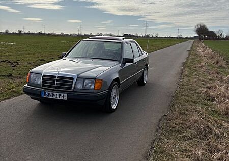 Mercedes-Benz 230