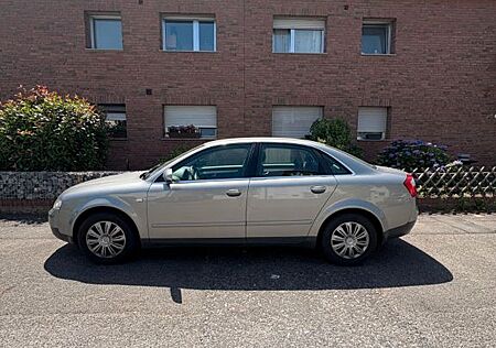Audi A4 2.0 - 131 PS Grau Metallic