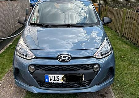 Hyundai i10 blau gut gepflegt wenig Kilometer