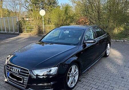 Audi A4 2.0 TFSI S tronic quattro S line S line