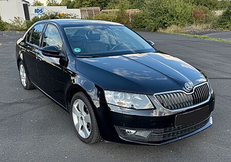 Skoda Octavia 2.0 TDI Ambition, Teilleder, Bi-Xenon, 2.Hd, SHZ