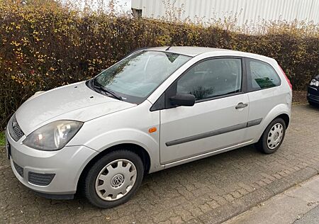 Ford Fiesta 1,3 51 kW Silver Magic Silver Magic