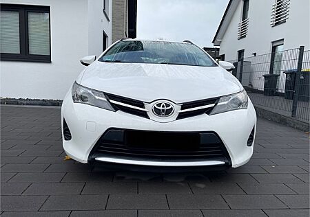 Toyota Auris 1,4-l-D-4D -