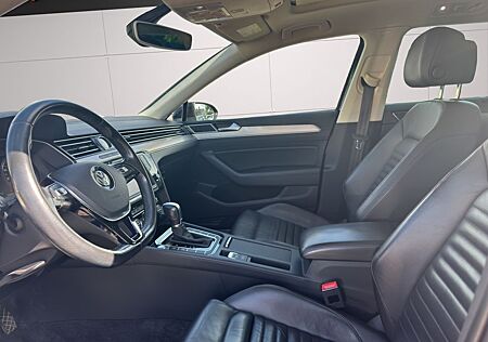 VW Passat Variant Volkswagen Passat 2.0 TDI Highline AHK*PANO*StandHz*Virtual
