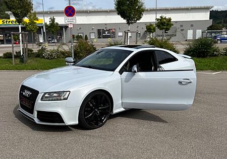 Audi RS5 4.2 FSI Weiß, 8-fach bereift, Panorama