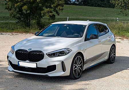 BMW M135i xDrive Perfomance HUD Garantievers.